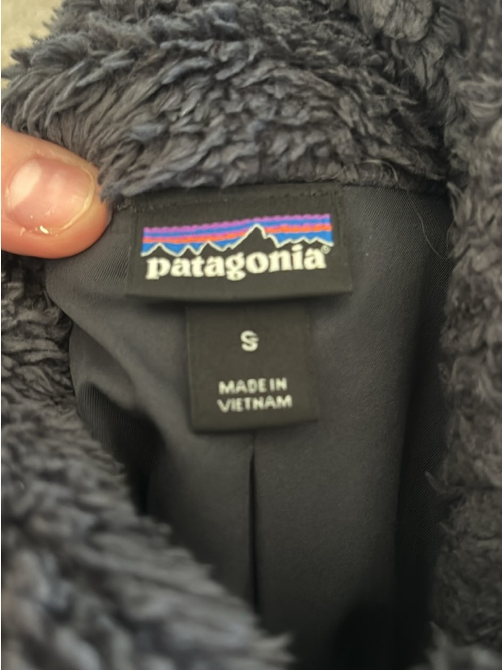 Patagonia Women's Charcoal Gray Fleece Vest - Picture 4 of 5